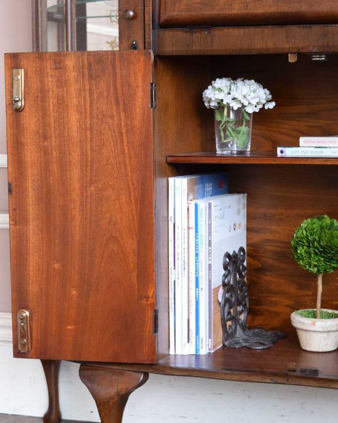 ビューロー　アンティーク家具　英国で見つけた珍しいミラーバックのサイドバイサイド、ウォルナット材のアンティーク家具　。A4サイズも収納出来ちゃう優れものA4サイズの雑誌までしっかり収納出来ちゃう大きさ。(q-1017-f)