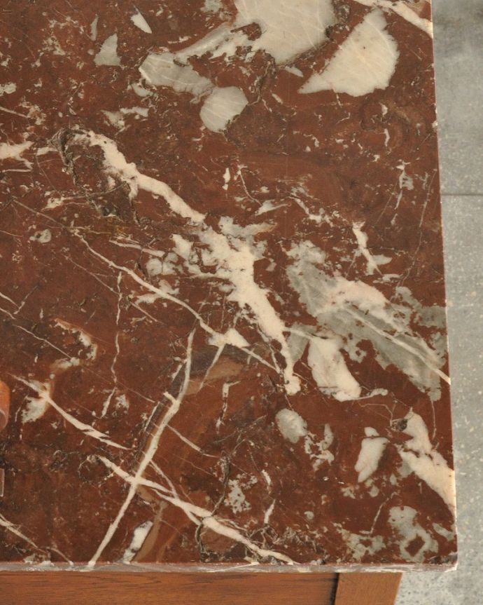 サイドボード　アンティーク家具　英国輸入のアンティーク家具、ブルーのお花のタイルが美しいウォッシュスタンド。コンディションもバッチリ！天然大理石はコンディションが一番大事なポイント。(q-1031-f)