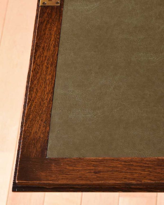 ビューロー　アンティーク家具　彫刻が美しいライティングビューロー（デスク）、アンティーク英国輸入家具。天板部分もキレイですやっぱりデスクの天板部分は気になるポイント。(q-1043-f)