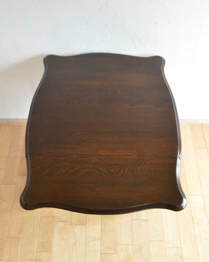 アンティークのテーブル　アンティーク家具　英国輸入のアンティーク家具、伸張式のサイドテーブル（ティーテーブル）。天板の修復には自信があります。(q-1059-f)