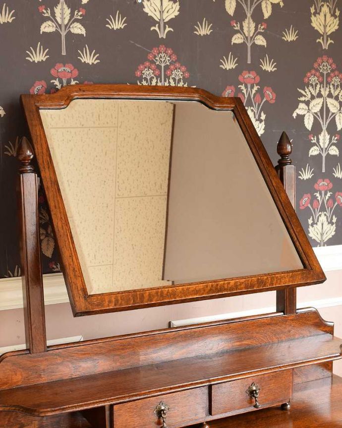 アンティークのドレッサー　アンティーク家具　オーク材の上品な英国輸入アンティーク家具、和室にも似合うドレッシングチェスト。ご希望の方には新しいミラーでお届けしますコンディションのいいアンティークのミラーですが、ご希望の方には新しいミラーに交換してお届けします（別途見積もり）ご注文の際お気軽にご連絡下さい。(q-1063-f)