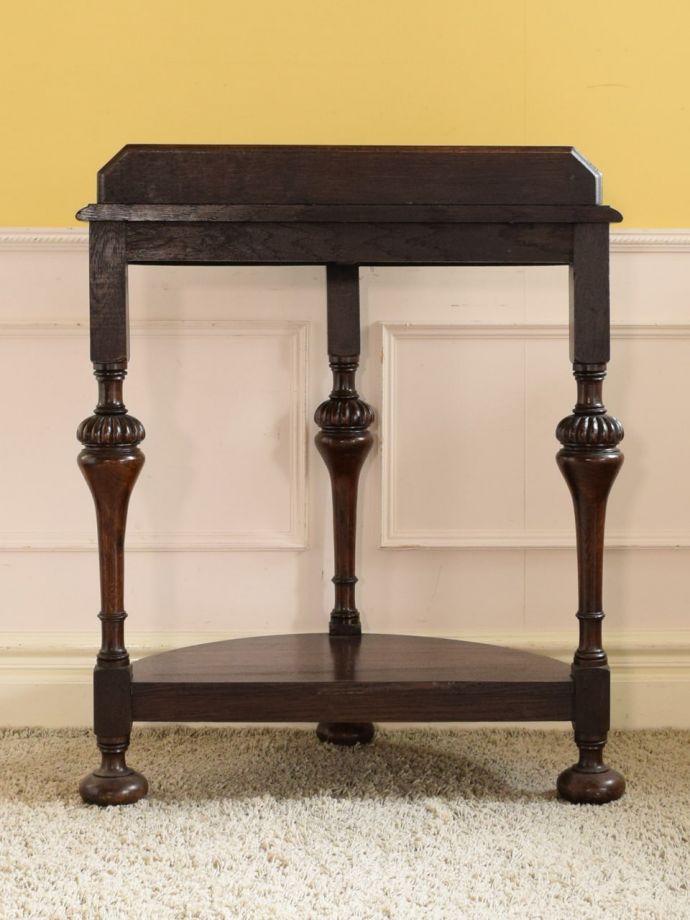 コンソールテーブルの後ろ姿