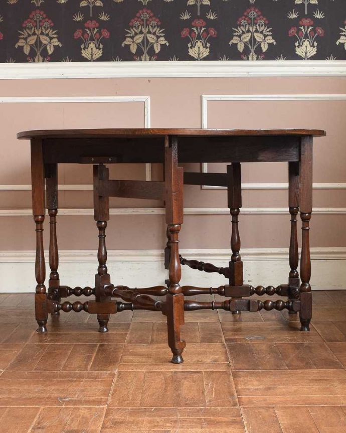 アンティークのテーブル　アンティーク家具　英国輸入のアンティーク家具、美しい脚を持つアンティークゲートレッグテーブル。クルッと回転。(q-1079-f)