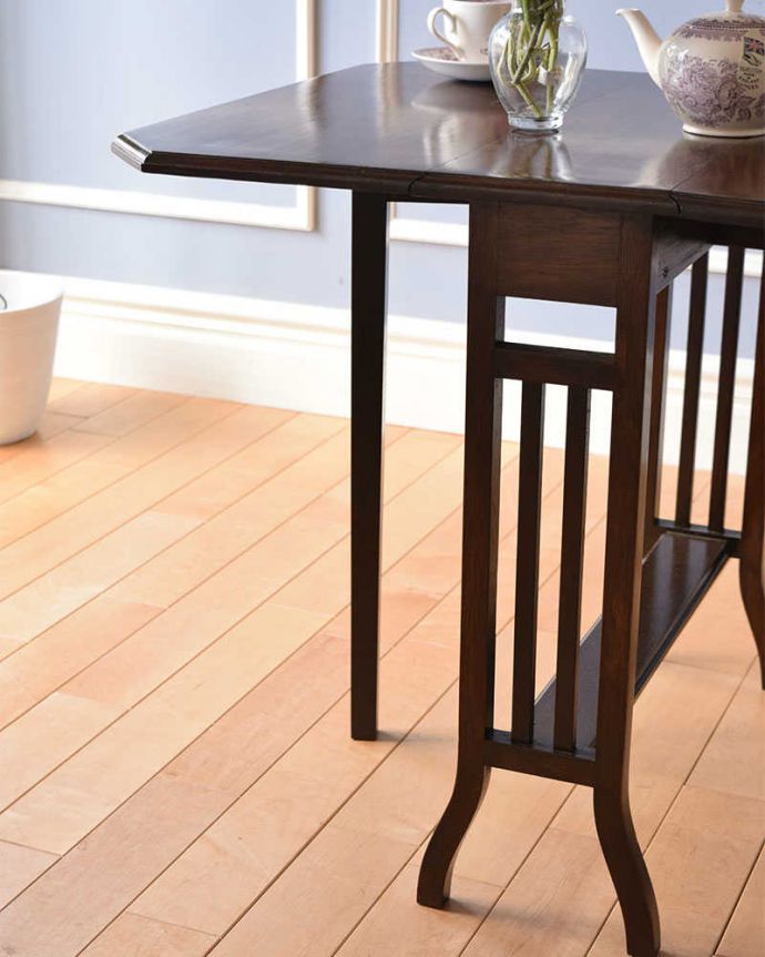 アンティークのテーブル　アンティーク家具　格子のデザインが素敵なアンティーク英国家具、伸張式のゲートレッグテーブル。自慢はやっぱりゲート（門）のような脚まるでゲート（門）が開くような脚の形から名前が付けられたゲートレッグテーブル。(q-1085-f)