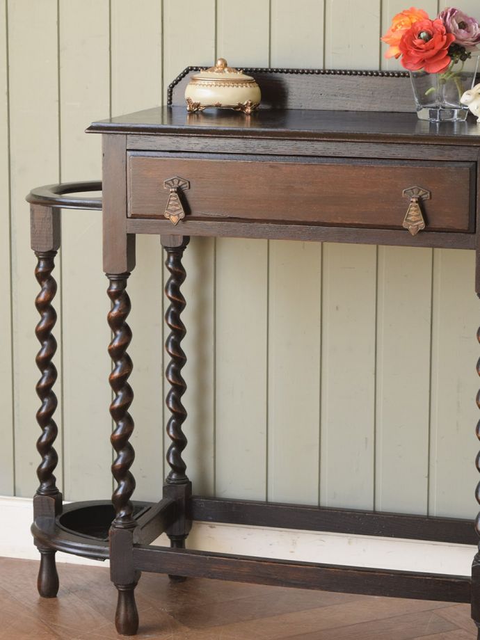 傘立てとして使うアンティーク家具