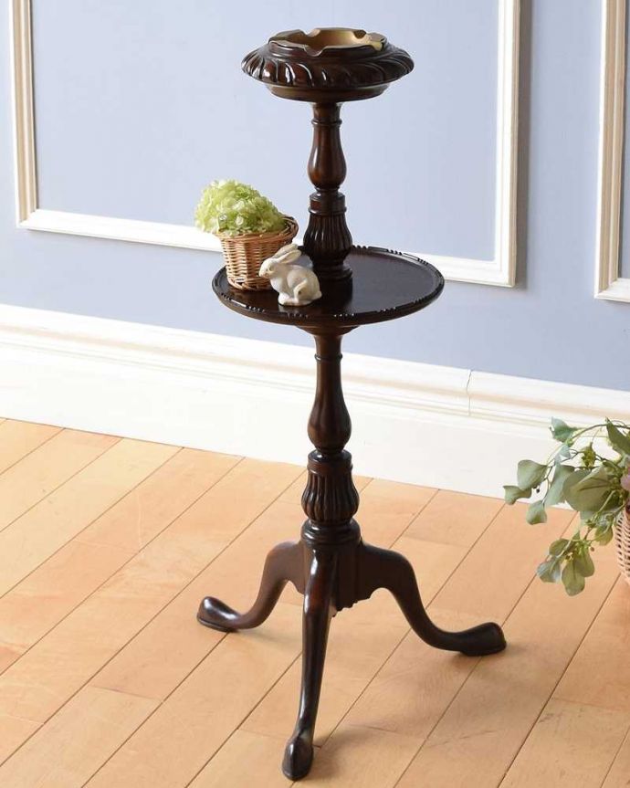 アンティーク家具 英国紳士気分で楽しめるカッコイイ英国アンティーク、トライポットのアッシュトレイスタンド(灰皿)。小さくてもアンティークの気品タップリ。(q-1102-f)