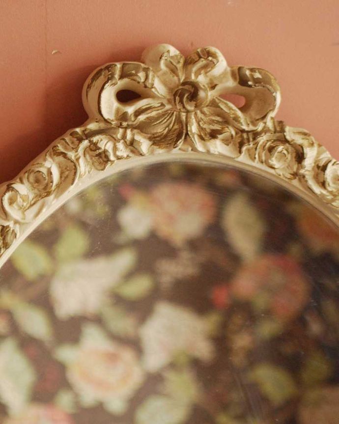 アンティーク ミラー（鏡）　アンティーク雑貨　小さなリボンがついた可愛いフランスアンティークのスタンドミラー（三面鏡）。フランスらしく美しい彫見ているだけで優雅な気分になっちゃう彫。(q-112-z)