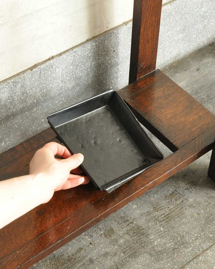 アンティークの玄関収納 アンティーク家具 傘立てとフックがある機能的な英国アンティーク家具、ミラー付きのホールスタンド。トレイもしっかりお直ししました。(q-1134-f)