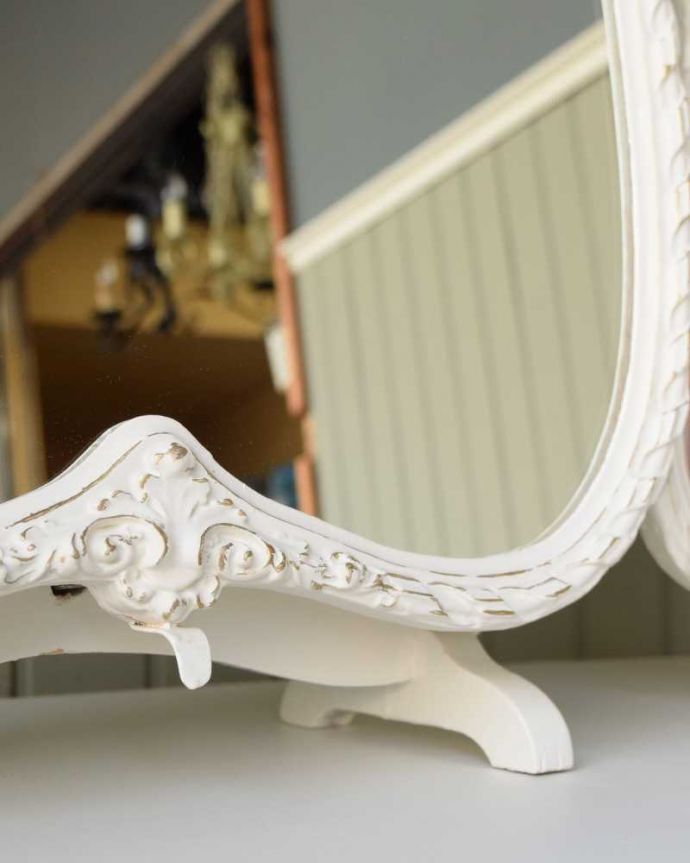 アンティーク ミラー(鏡) アンティーク雑貨 フランス輸入の華やかなアンティーク家具、スタンドミラー(三面鏡)。脚元にも女性らしい彫り。(q-114-z)