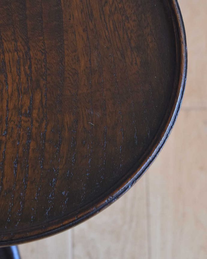アンティークのテーブル アンティーク家具 丸い天板のワインテーブル、ボビンターニングレッグのアンティーク英国家具。修復には自信がありますHandleでは専門の職人が修復する際、古い塗装を剥離してキレイにお直ししています。(q-1150-f)