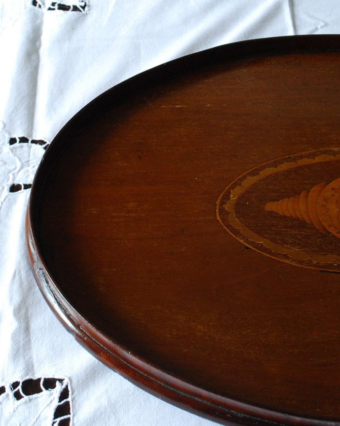 アンティーク 雑貨のガラス小物　アンティーク雑貨　ティートレイ　落ち着いた雰囲気の木製トレイ何を乗せても高級感あふれる雰囲気になります。(q-116-z)