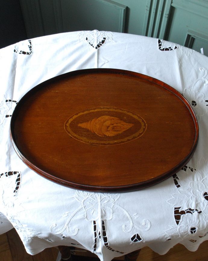 アンティーク 雑貨のガラス小物　アンティーク雑貨　ティートレイ　上から見るとお茶とお菓子、お酒とおつまみなど、ひとり用にちょうど良い大きさです。(q-116-z)