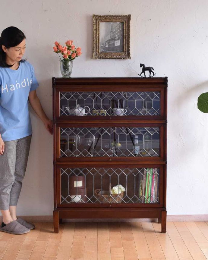 アンティークのキャビネット　アンティーク家具　グローブ・ヴェルニッケ社のアンティーク家具、英国輸入のスタッキングブックケース（本棚）。重ねて積み上げるスタッキングブックケース本棚としてはもちろん、グラスや食器を並べて飾り棚としても素敵ですよ。(q-1174-f)