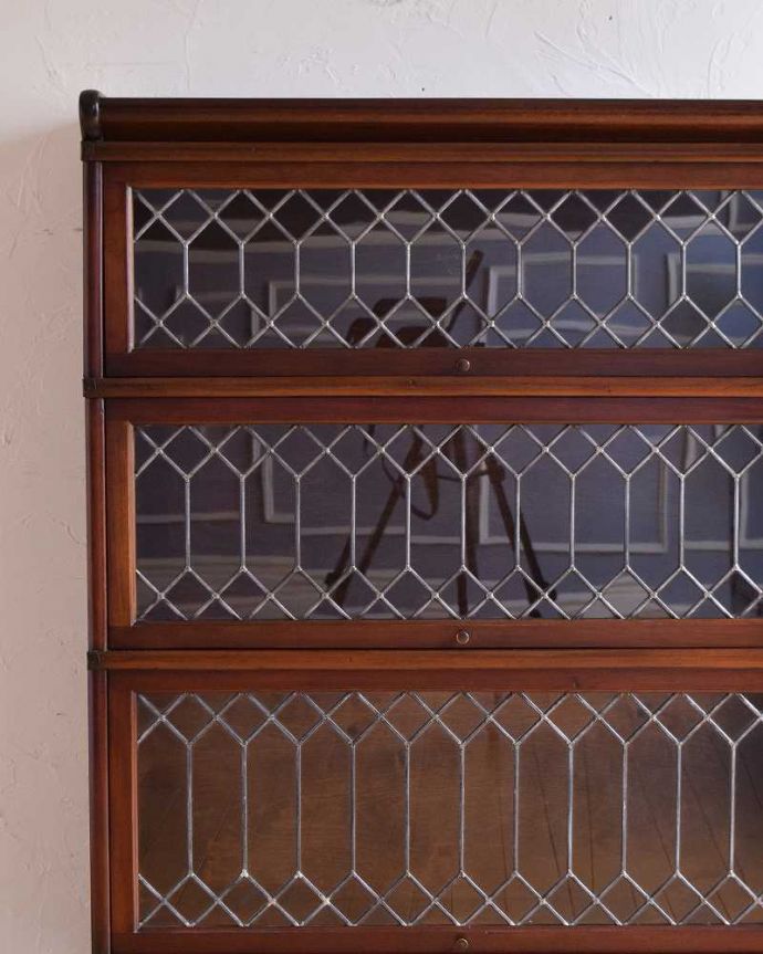 アンティークのキャビネット　アンティーク家具　グローブ・ヴェルニッケ社のアンティーク家具、英国輸入のスタッキングブックケース（本棚）。ガラス越しに中をのぞいてみると･･･中に入れたものが、どんなものでも、ちょっと高級に見えちゃうんです。(q-1174-f)