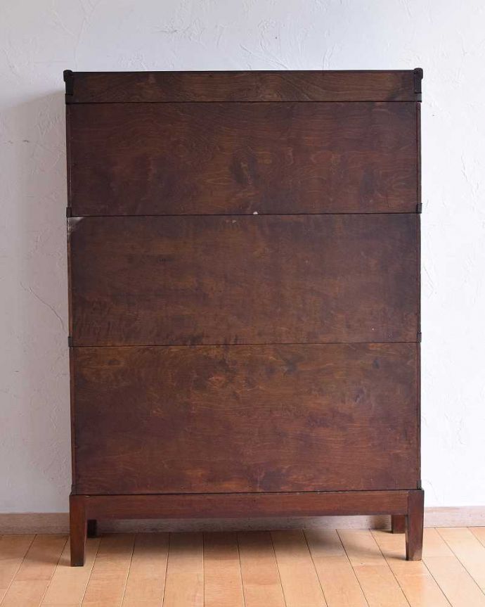 アンティークのキャビネット　アンティーク家具　グローブ・ヴェルニッケ社のアンティーク家具、英国輸入のスタッキングブックケース（本棚）。キレイに修復しました！アンティークは新品ではないので、経年変化によるキズはありますが、専門の職人がキレイにお直しをしているので、後姿までキレイです。(q-1174-f)