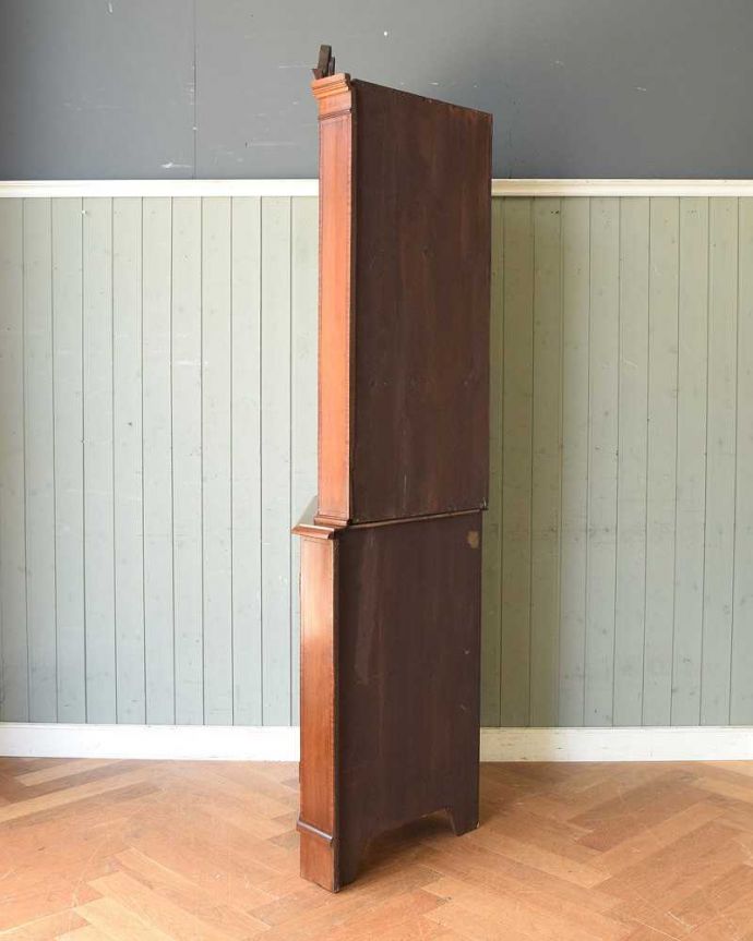 コーナーキャビネットの側面