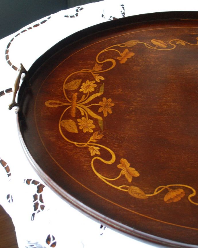 アンティーク 雑貨のガラス小物　アンティーク雑貨　ティートレイ　落ち着いた雰囲気の木製トレイ何を乗せても高級感あふれる雰囲気になります。(q-118-z)