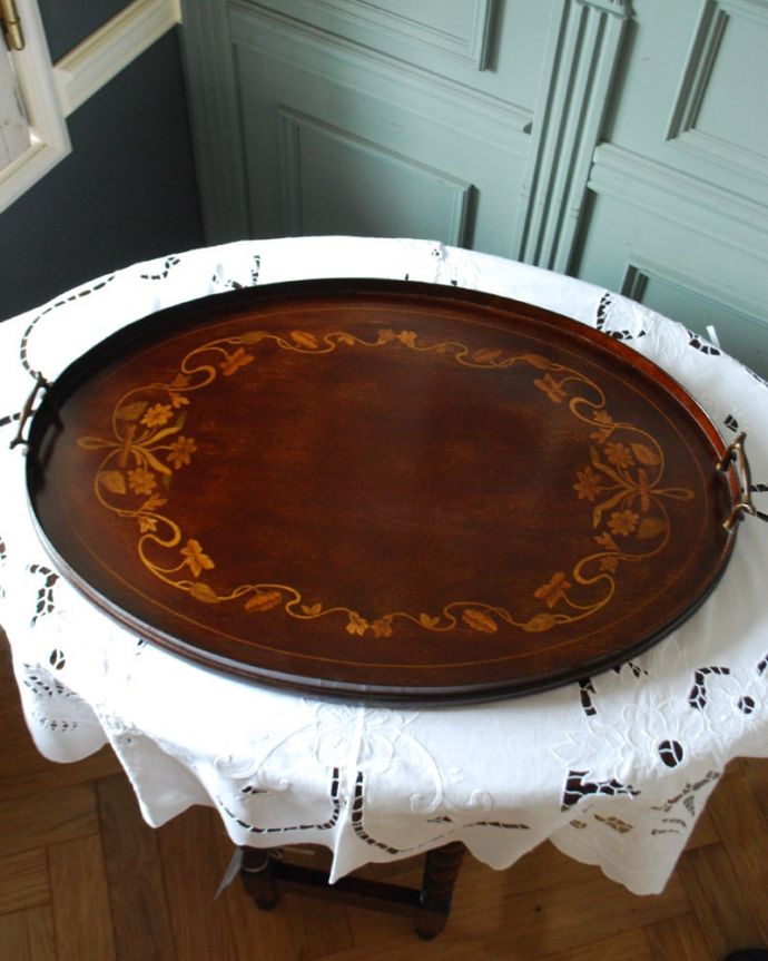 アンティーク 雑貨のガラス小物　アンティーク雑貨　ティートレイ　上から見るとお茶とお菓子、お酒とおつまみなど、ひとり用にちょうど良い大きさです。(q-118-z)