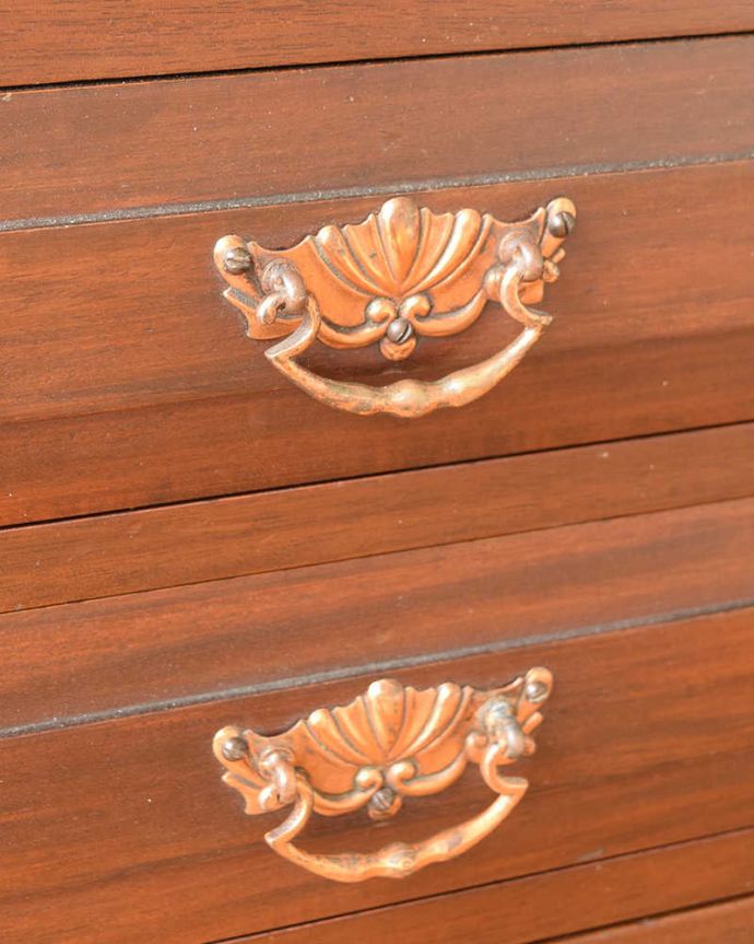 アンティークのキャビネット　アンティーク家具　シノワズリデザインのアンティーク家具、マホガニー材のミュージックキャビネット。引き出しの取っ手もステキ。(q-1187-f)