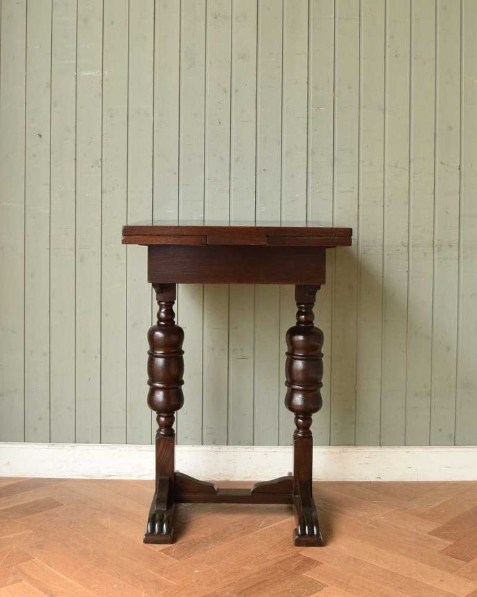 アンティークのテーブル　アンティーク家具　どこでも使えるコンパクトサイズ、英国から届いたアンティークのドローリーフテーブル。横から見るとこんな感じ真横から見てみるとこんな感じ。(q-1197-f)