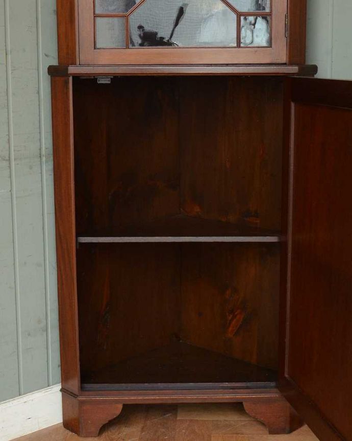 アンティークのキャビネット　アンティーク家具　シノワズリのアンティーク家具、マホガニー材のコーナーキャビネット。。(q-1199-f)