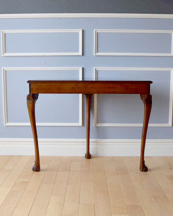 コンソールテーブルの後ろ姿