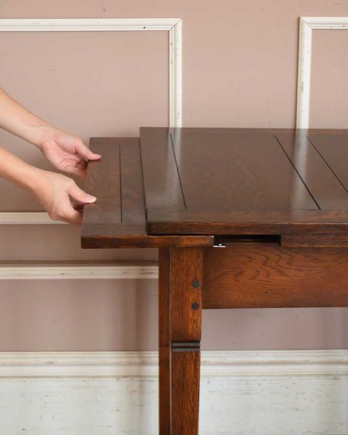 アンティークのテーブル　アンティーク家具　置きやすいコンパクトなサイズが魅力のアンティーク家具、ドローリーフテーブル（伸張式テーブル） 。誰でもカンタン！引っ張るだけでOK。(q-1203-f)