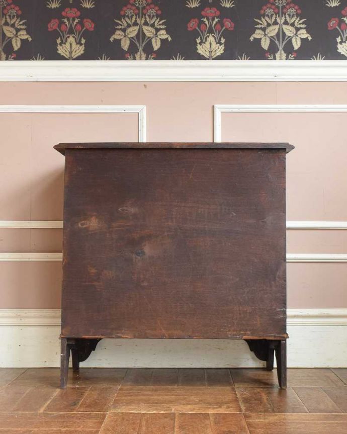 アンティークのチェスト　アンティーク家具　英国スタイルのインテリアに、オーク材のアンティーク４段チェスト。後ろ姿も見て下さい。(q-1205-f)