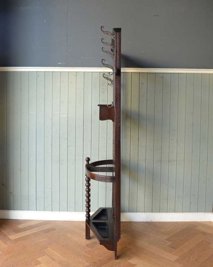 アンティークの玄関収納 アンティーク家具 玄関のインテリアにおススメのアンティーク家具、オーク材の鏡付きホールスタンド。横から見てもステキ横から見るとこんな感じ。(q-1222-f)