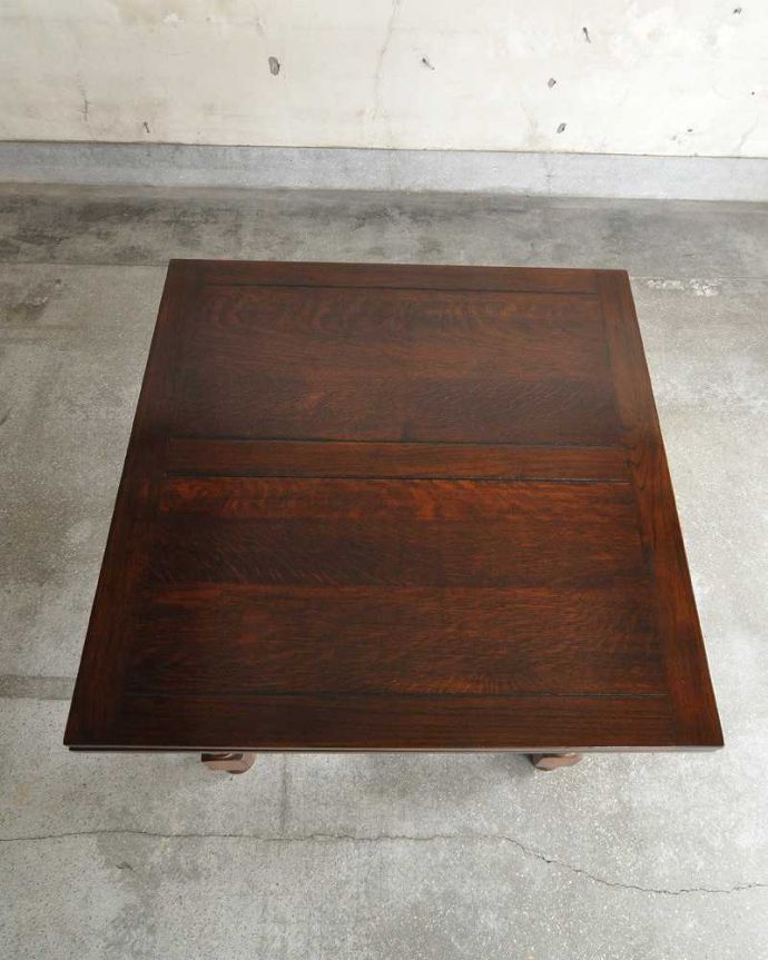 アンティークのテーブル　アンティーク家具　美しい英国のアンティーク家具、３ＷＡＹでサイズが変えられるドローリーフテーブル（伸張式テーブル）。上から見るとこんな形リーフを開く前はこんな形です。(q-1232-f)