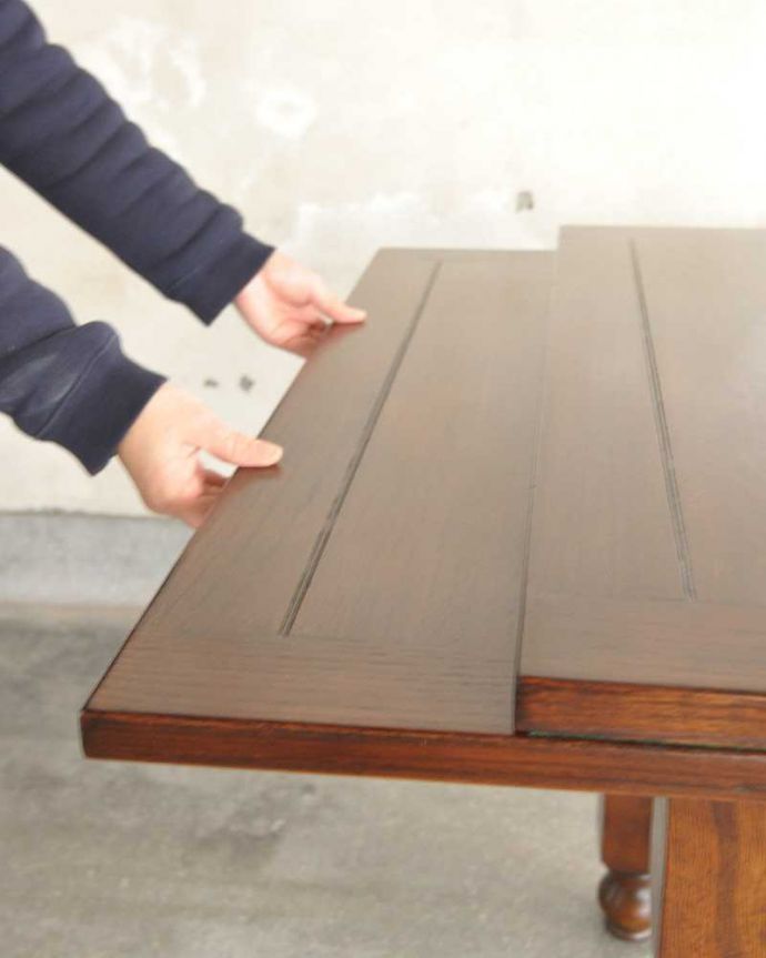 アンティークのテーブル　アンティーク家具　美しい英国のアンティーク家具、３ＷＡＹでサイズが変えられるドローリーフテーブル（伸張式テーブル）。誰でもカンタン！引っ張るだけでOK。(q-1232-f)