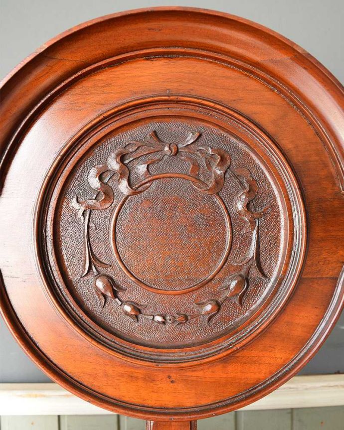 アンティークの玄関収納　アンティーク家具　英国スタイルのクラシックなアンティーク家具、高級感あふれるホールスタンド。カッコイイ装飾さりげなく施された美しい装飾。(q-1233-f)