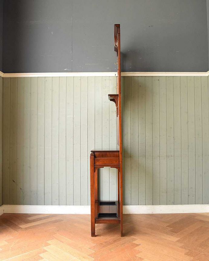 アンティークの玄関収納　アンティーク家具　英国スタイルのクラシックなアンティーク家具、高級感あふれるホールスタンド。横から見てもステキ横から見るとこんな感じ。(q-1233-f)