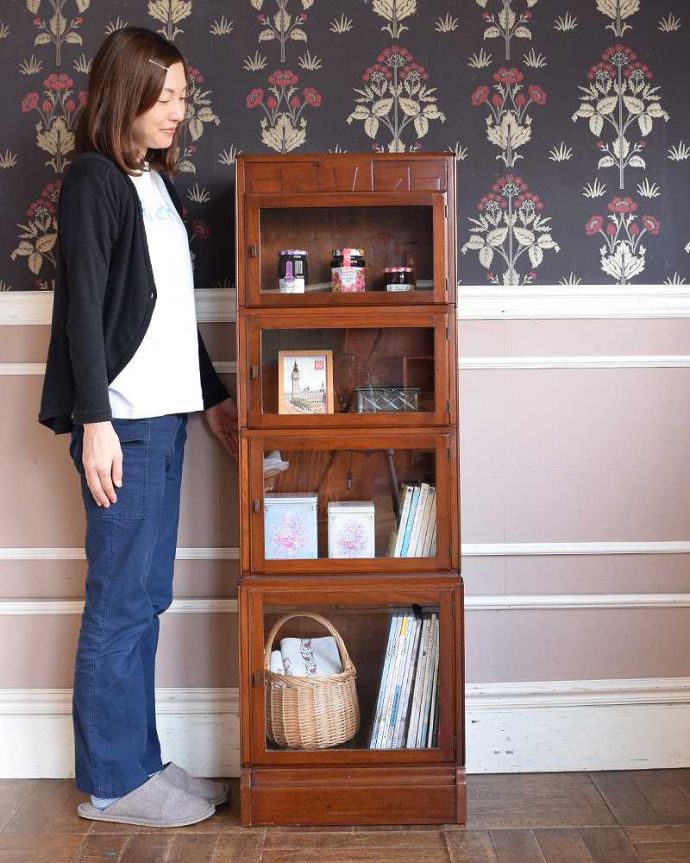 アンティークのキャビネット アンティーク家具 スマートな英国アンティーク家具、シンプルデザインのスタッキングブックケース。重ねて積み上げるスタッキングブックケース本棚としてはもちろん、グラスや食器を並べて飾り棚としても素敵ですよ。(q-1241-f)