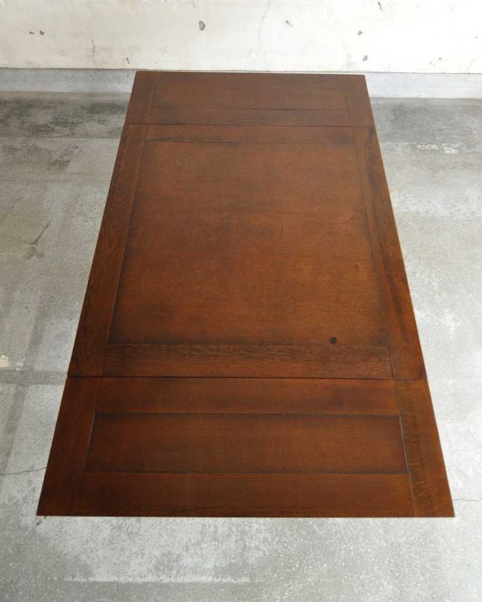 アンティークのテーブル アンティーク家具 丸くてシンプルなバルボスレッグが光るアンティークのドローリーフテーブル。やっぱりテーブルは天板が重要全部開いた状態で天板を上から見てみるとこんな感じです。(q-1249-f)