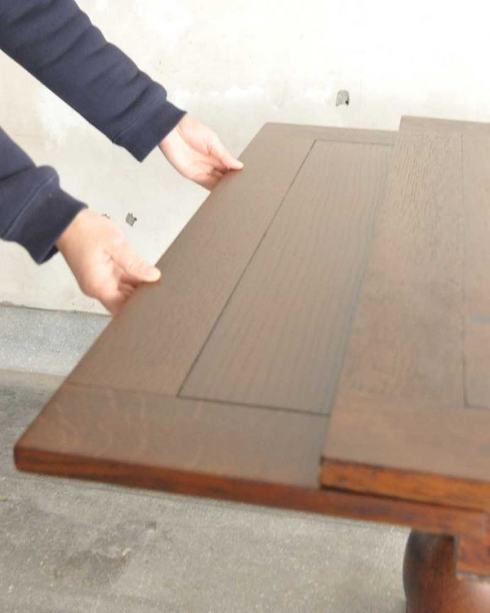 アンティークのテーブル アンティーク家具 丸くてシンプルなバルボスレッグが光るアンティークのドローリーフテーブル。誰でもカンタン!引っ張るだけでOK。(q-1249-f)