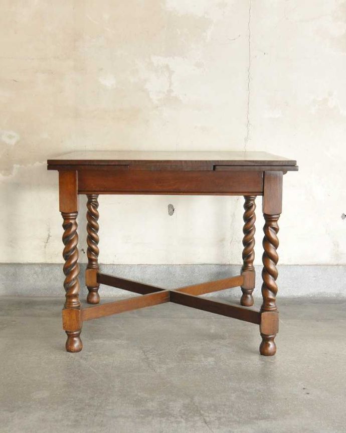 アンティークのテーブル　アンティーク家具　英国輸入のアンティーク家具、ツイストラインが美しいドローリーフテーブル（ダイニングテーブル）。横から見るとこんな感じ真横から見てみるとこんな感じ。(q-1254-f)