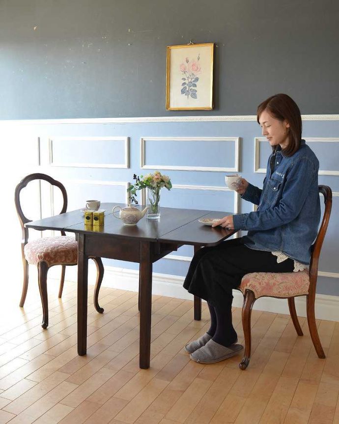 アンティークのテーブル　アンティーク家具　伸張式のアンティーク英国家具、ウォルナット材のシンプルなゲートレッグテーブル。蝶の羽がモチーフになった美しいテーブルまるで蝶々が羽を広げるように折りたたみが出来るところから名前が付けられた「バタフライ（蝶々）テーブル」。(q-1260-f)