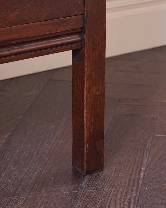 アンティークのチェスト アンティーク家具 英国スタイルのインテリア、オーク材のアンティーク3段チェスト。女性1人でラクラク運べちゃう仕掛けHandleのアンティークは、脚の裏にフェルトキーパーをお付けしています。(q-1264-f)