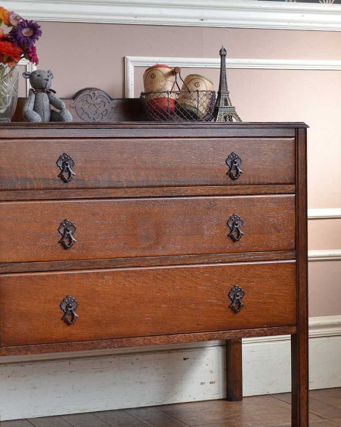 アンティークのチェスト　アンティーク家具　英国スタイルのアンティーク家具、オーク材の3段チェスト。見た目はもちろん、実用的に使って楽しみましょうアンティークのチェストは見た目はもちろん、たっぷり収納も出来る実力派なんです。(q-1265-f)