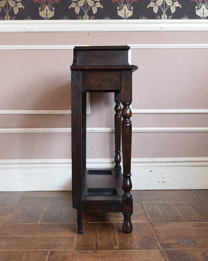 アンティークの玄関収納　アンティーク家具　英国のカッコイイアンティーク家具、装飾が美しいステッキスタンド。横顔も美しく！こんな風に見えます専門の職人が、一度バラしてキレイに組み直しました。(q-1269-f)