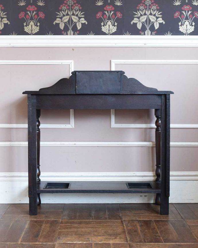 アンティークの玄関収納　アンティーク家具　英国のカッコイイアンティーク家具、装飾が美しいステッキスタンド。後ろ姿もキレイなんです。(q-1269-f)