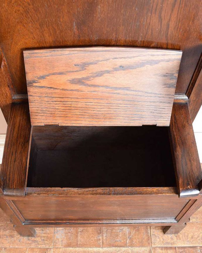 アンティークの玄関収納　アンティーク家具　玄関を彩るアンティーク家具、ベンチが付きのスマートなホールスタンド。玄関にあると便利なベンチ付き。(q-1272-f)