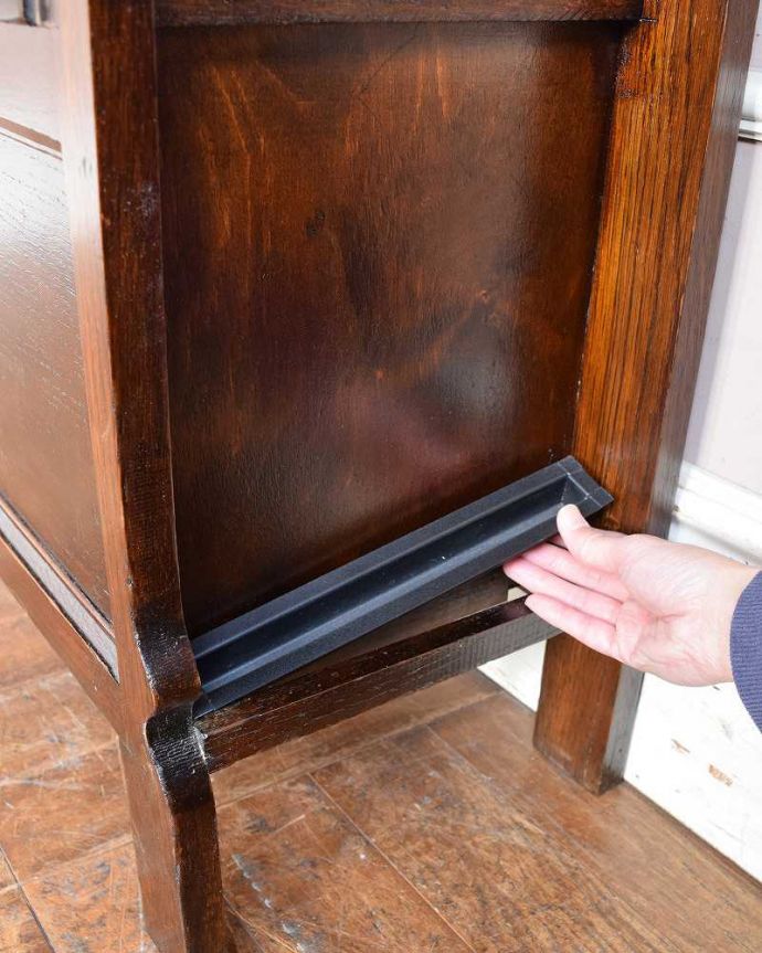 アンティークの玄関収納　アンティーク家具　玄関を彩るアンティーク家具、ベンチが付きのスマートなホールスタンド。傘を入れても大丈夫雨水が受けれるようにトレイもキレイに修復しました。(q-1272-f)