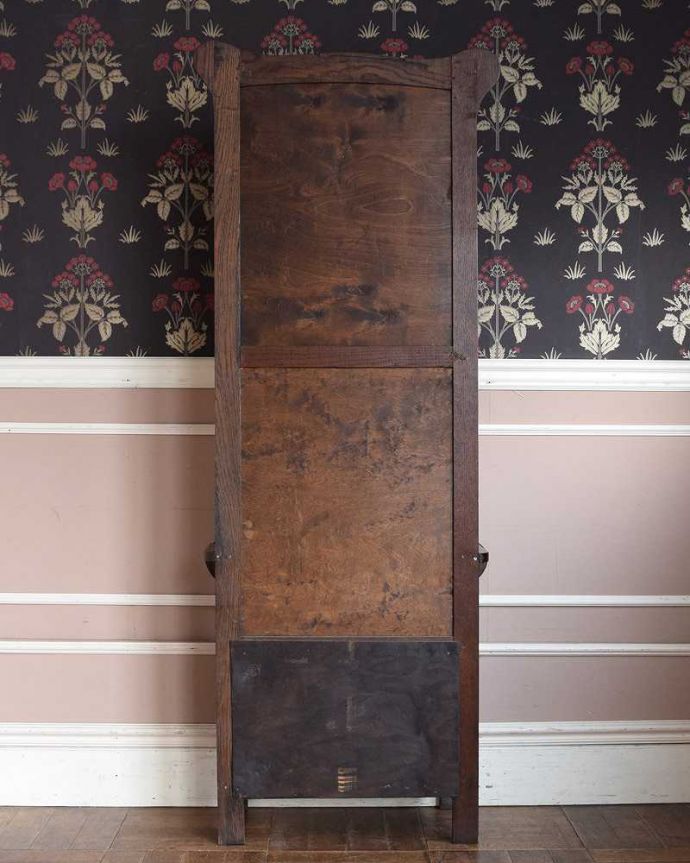 アンティークの玄関収納　アンティーク家具　玄関を彩るアンティーク家具、ベンチが付きのスマートなホールスタンド。修復したので後姿もキレイですアンティークは新品ではないので、もちろん経年変化によるキズはありますが、専門の職人がキレイに修復したので、後ろ姿もキレイです。(q-1272-f)