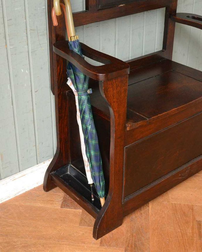 アンティークの玄関収納　アンティーク家具　ベンチの付きの便利な玄関家具、身支度チェックもできるアンティークホールスタンド。。(q-1273-f)