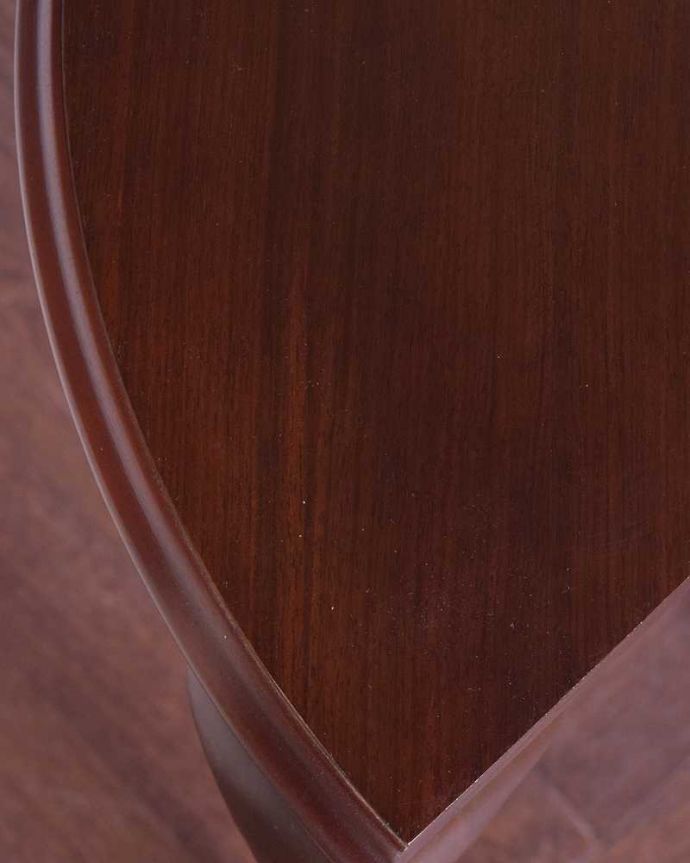 アンティークのテーブル　アンティーク家具　イギリスから届いたアンティーク、コーナー用コンソールテーブル。修復には自信がありますHandleでは専門の職人が修復する際、古い塗装を剥離してキレイにお直ししています。(q-1275-f)