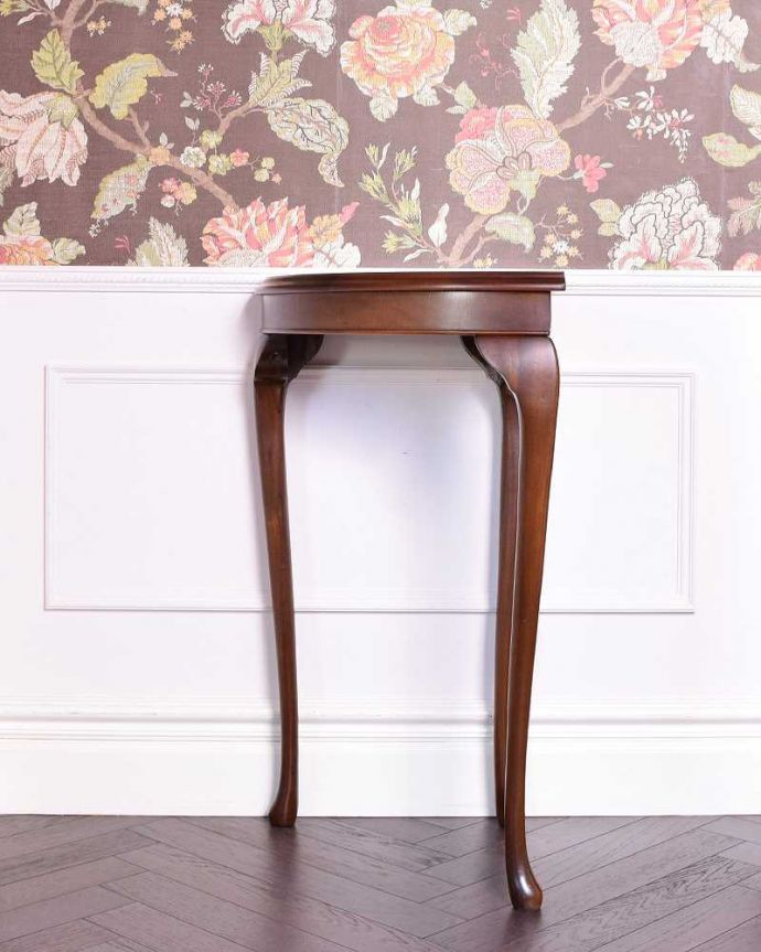 アンティークのテーブル　アンティーク家具　イギリスから届いたアンティーク、コーナー用コンソールテーブル。どこから見てもキレイです。(q-1275-f)