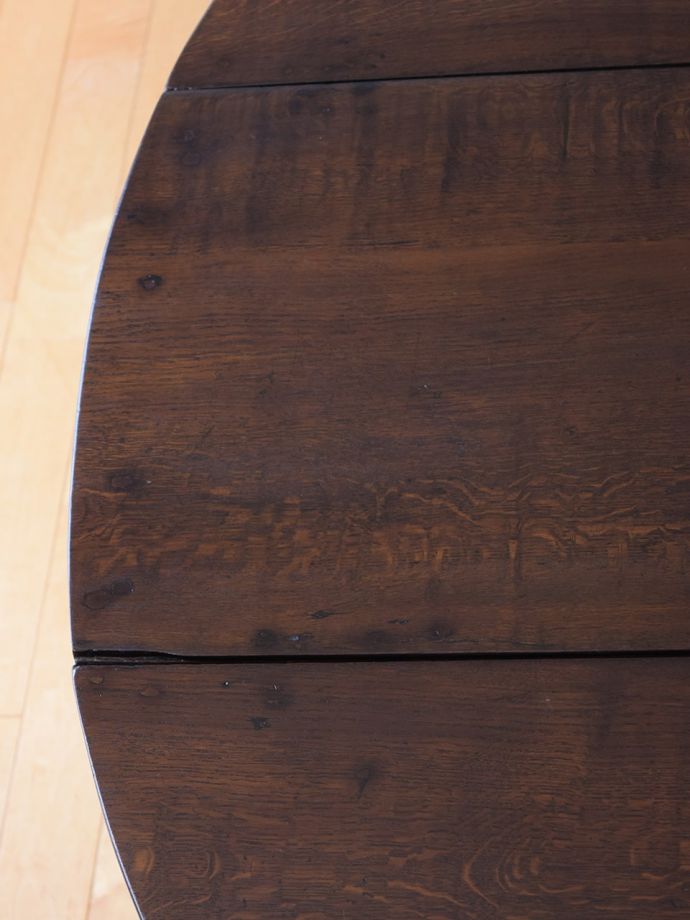 アンティークダイニングテーブルの木目