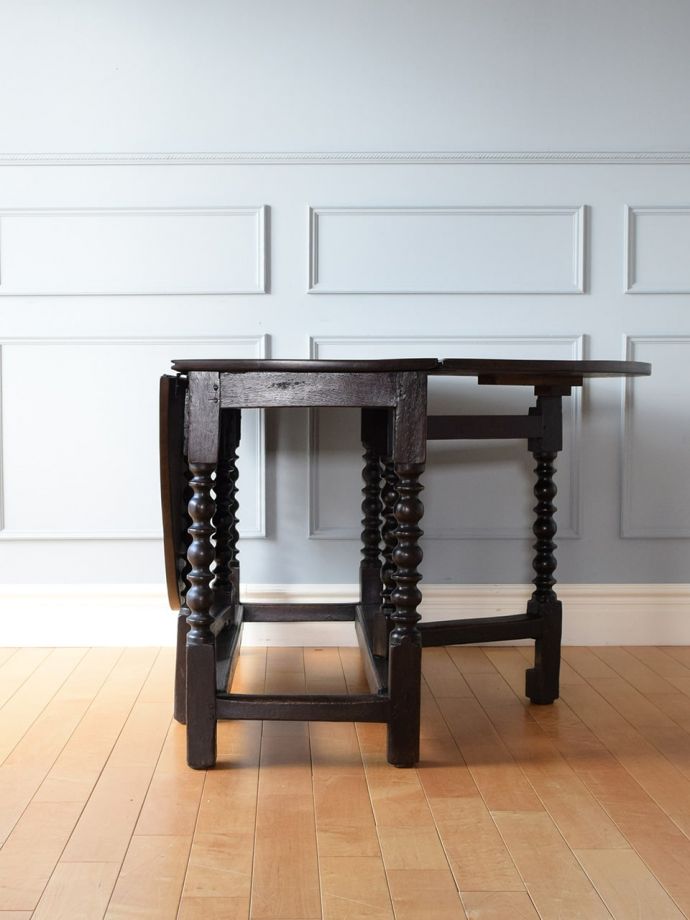 片足を開いた折り畳みテーブル